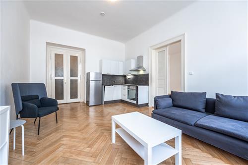 Pronájem luxusního, zařízeného bytu 1+kk, 33 m2, Lípová, Praha 2 - Nové Město.