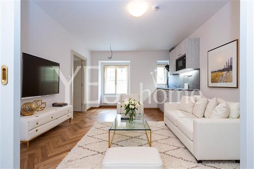 Pronájem luxusního, nezařízeného bytu 2+kk, 38 m2, Kozí, Praha 1 - Staré Město
