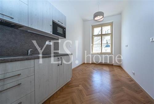 Pronájem luxusního, nezařízeného bytu 2+kk, 34 m2, Kozí, Praha 1 - Staré Město