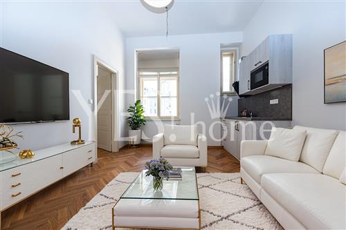 Pronájem luxusního, zařízeného bytu 2+kk, 39 m2, Kozí, Praha 1 - Staré Město