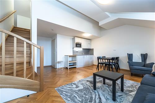 Pronájem luxusního, podkrovního, mezonetového, zařízeného bytu 2+kk, 62 m2, Kozí, Praha 1 - Staré