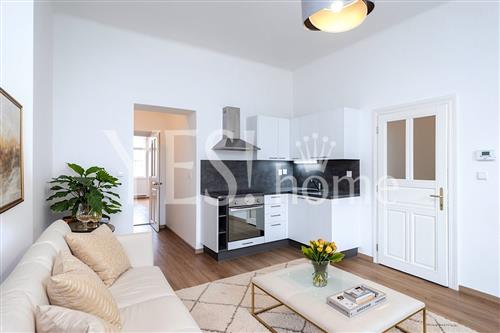 Pronájem luxusního, nezařízeného bytu 2+kk, 58 m2, Lípová, Praha 2 - Nové Město.