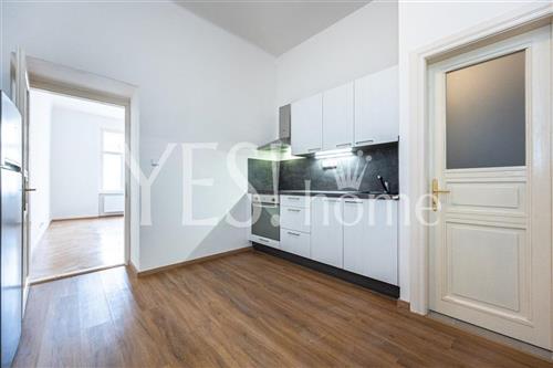 Pronájem luxusního, nezařízeného bytu 2+kk, 41 m2, Lípová, Praha 2 - Nové Město.