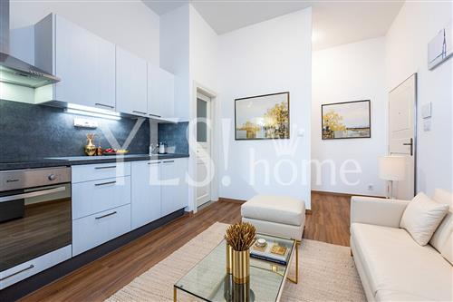 Pronájem luxusního, nezařízeného bytu 2+kk, 41 m2, Lípová, Praha 2 - Nové Město.