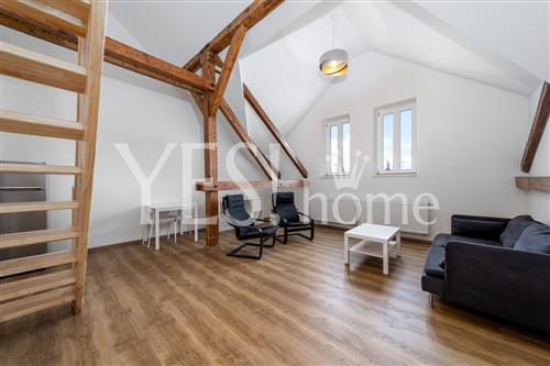 Pronájem luxusního, mezonetového, zařízeného bytu 2+kk, 49 m2, Lípová, Praha 2 - Nové Město.