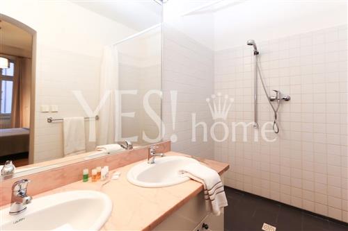 Bathroom_2_2.jpg