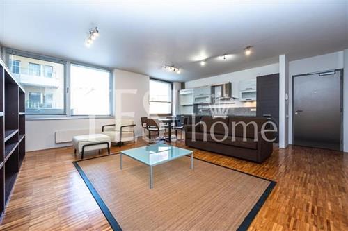Pronájem luxusního, zařízeného bytu 4+kk se dvěma balkony, 98 m2, Prokopova, Praha 3 - Žižkov