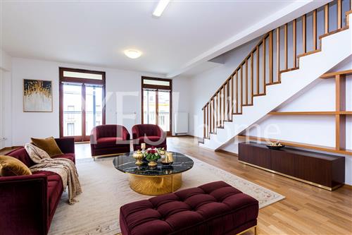 Pronájem půdního, mezonetového bytu se dvěma terasami, 168 m2, Štefánikova, Praha 5 - Smíchov
