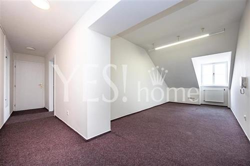 Pronájem podkrovního, nezařízeného kancelářského prostoru, 98 m2, Politických vězňů, Praha 1 - Nové