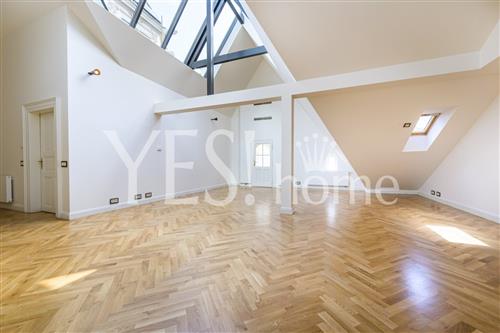 Pronájem dvoupatrové kanceláře s balkonem, 195 m2, Vodní, Praha 5 - Smíchov