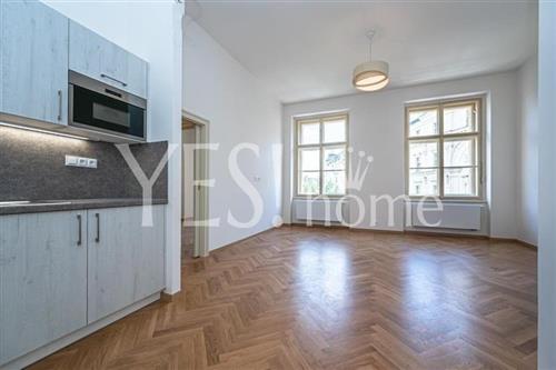 Pronájem luxusního, nezařízeného kancelářského prostoru, 50 m2, Kozí, Praha 1 - Staré Město