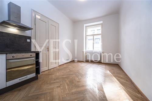 Pronájem luxusního, nezařízeného bytu 2+kk, 44 m2, Lípová, Praha 2 - Nové Město.