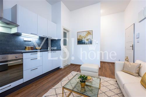 Pronájem luxusního, nezařízeného bytu 2+kk, 41 m2, Lípová, Praha 2 - Nové Město.