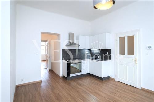 Pronájem luxusního, nezařízeného bytu 2+kk, 59 m2, Lípová, Praha 2 - Nové Město.