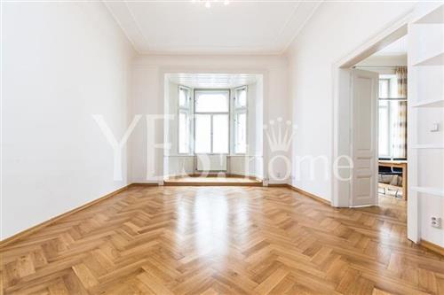 Pronájem krásného bytu 3+1 s balkonem, 102 m2, Kozí, Praha 1 - Staré Město