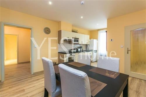 Pronájem luxusního, zařízeného, podkrovního bytu 3+1 s terasou, 120 m2, Máchova, Praha 2 - Vinohrady