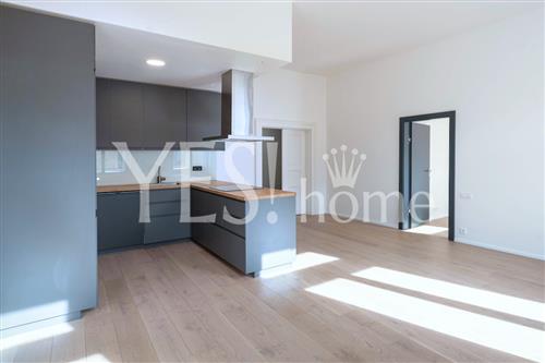 Pronájem nezařízeného bytu 3+kk, 71 m², Lazarská, Praha 2 - Nové Město