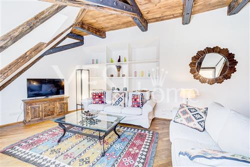 Pronájem luxusního, zařízeného, mezonetového bytu 4+1, 221 m², Vlašská, Praha 1 - Malá Strana