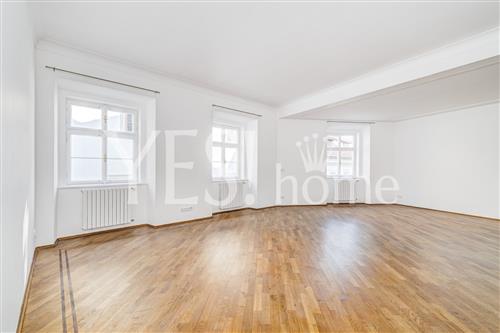 Pronájem luxusního, nezařízeného bytu 4+1 s terasou, 187 m², Vlašská, Praha 1- Malá Strana