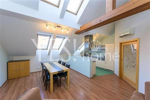 Pronájem luxusního, zařízeného, podkrovního bytu 4+kk s terasou, 119 m2, Jindřicha Plachty, Praha 5