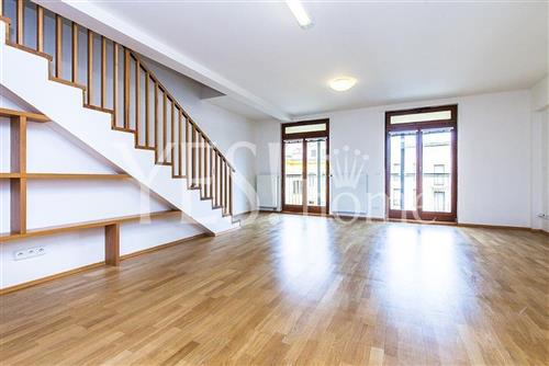 Pronájem půdního, mezonetového bytu se dvěma terasami, 168 m2, Štefánikova, Praha 5 - Smíchov