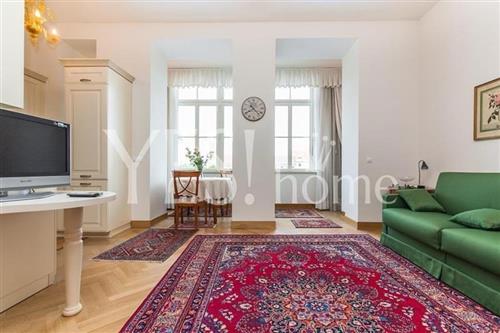 Pronájem luxusního bytu 1+kk, 44 m2, Italská, Praha 2 - Vinohrady