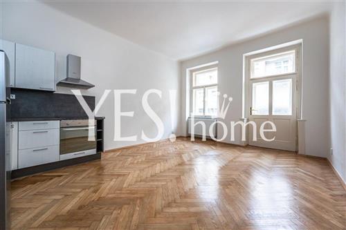 Pronájem luxusního, nezařízeného bytu 1+kk, 35 m2,  Lípová, Praha 2 - Nové Město.
